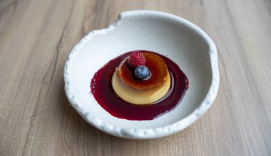 Cr&egrave;me caramel / bj&ouml;rnb&auml;rspur&eacute; / s&auml;songens frukt