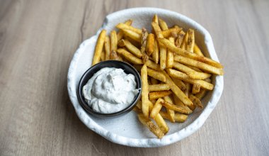 Hemgjorda pommes frites / tryffels&aring;s