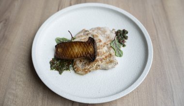 Grillat kalvk&ouml;tt / kungsmussling / chimichurris&aring;s