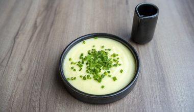 Potatismos / sm&ouml;r / &ouml;rt-demi-glace / gr&auml;sl&ouml;k