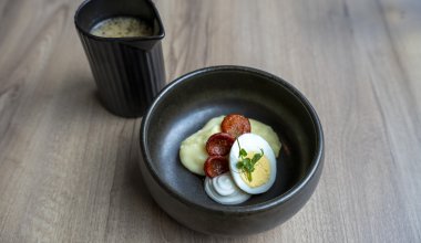 Żurek (surdegsoppa) / &auml;gg / potatismos / chorizochips / r&ouml;kt gr&auml;ddfil