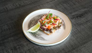Smoked salmon toast