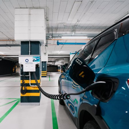 že máme nabíjecí stanice pro elektromobily?