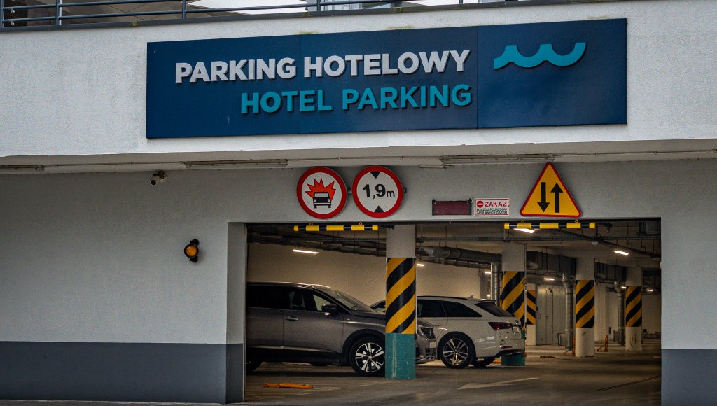 Parkplatz & Garage
