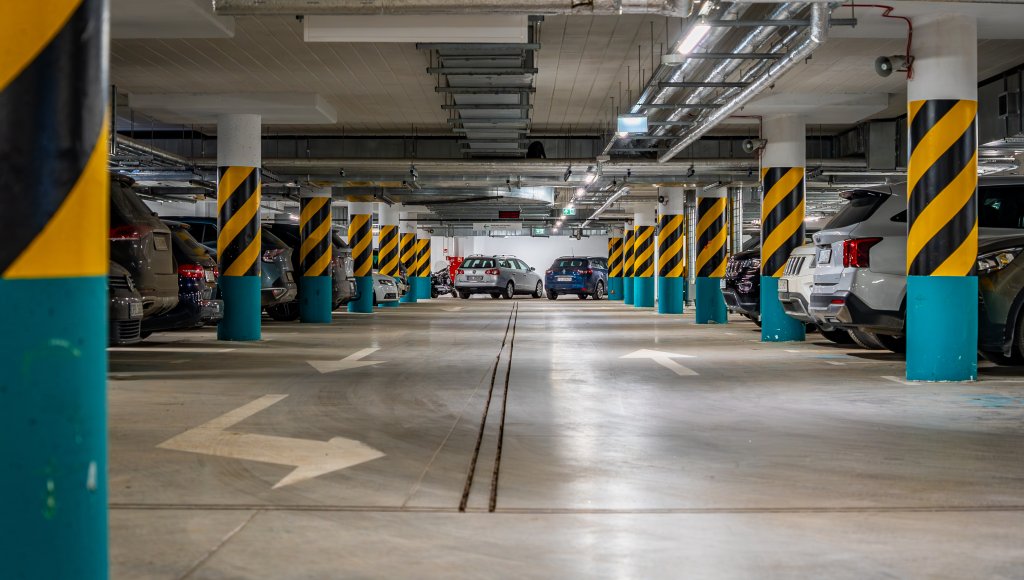 Parkplatz & Garage