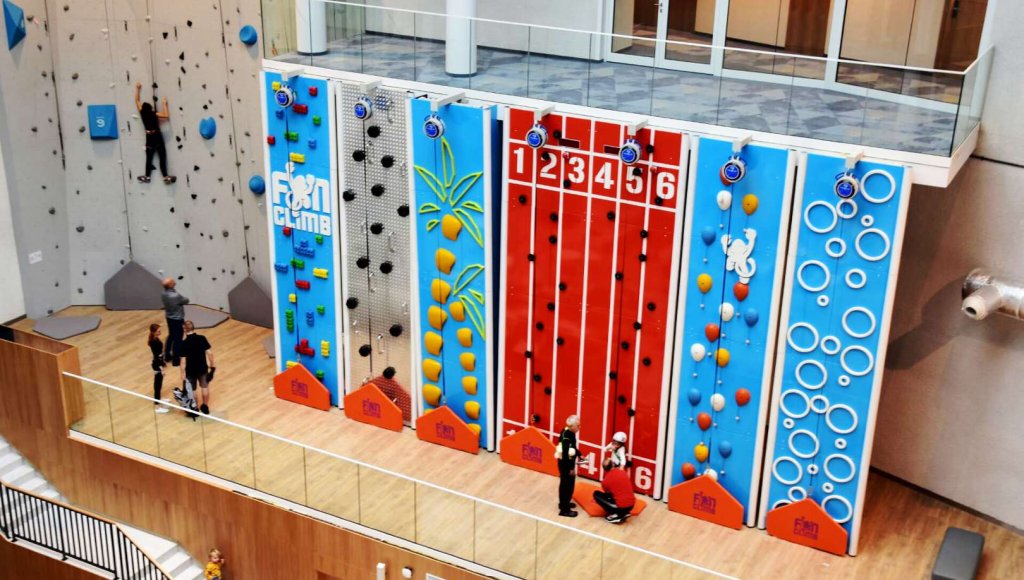 Climbing wall