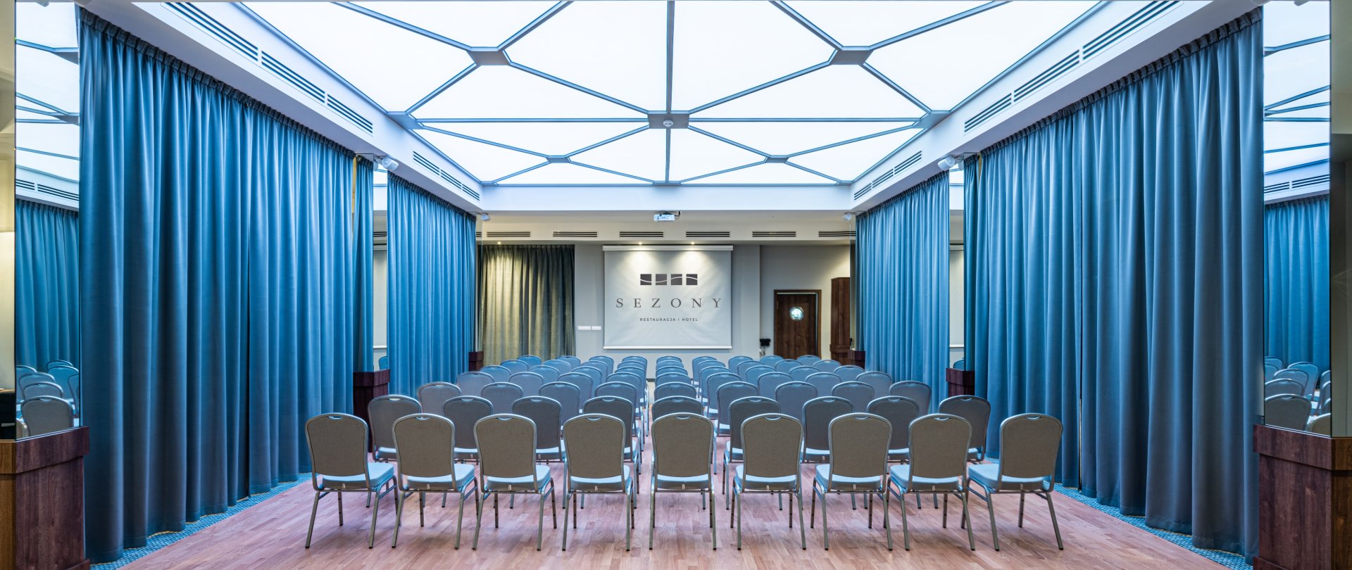 Co charakteryzuje dobrą salę konferencyjną?