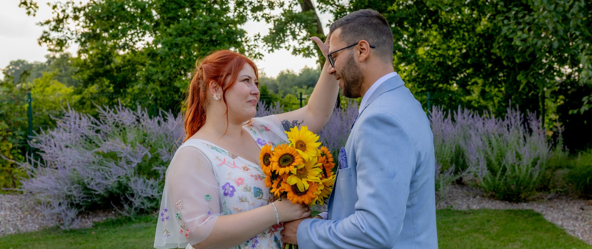 Ślub w plenerze – jak zorganizować wyjątkową ceremonię pod gołym niebem?