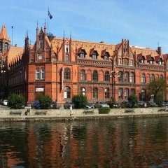 Monuments at your fingertips