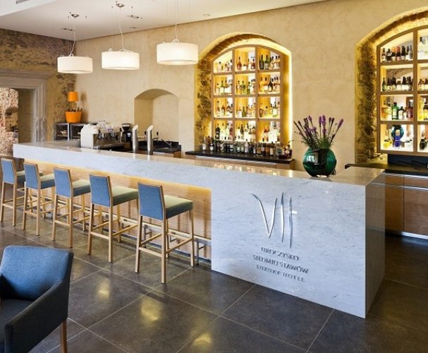Bar & Lounge