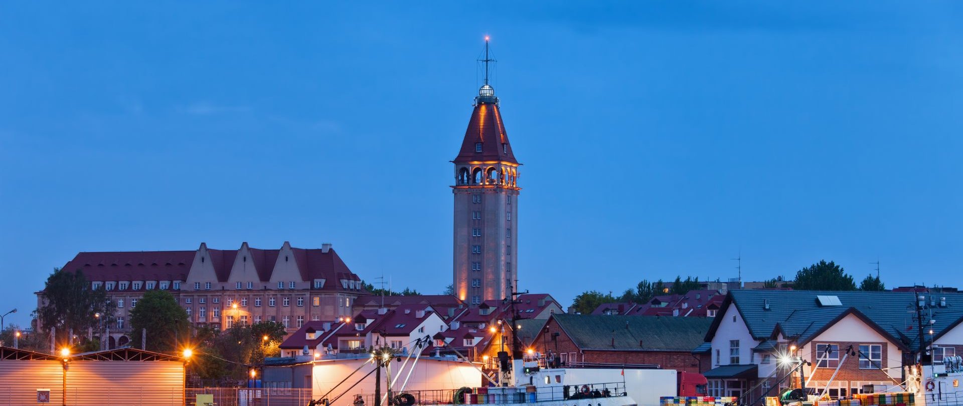 Zabytkowy rynek we Władysławowie: historia, atrakcje i okolica