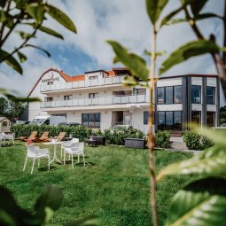 Surroundings & amenities