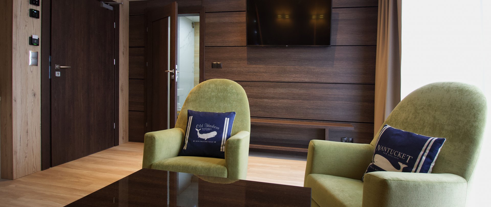 Aparton, Ustka-Przewłoka