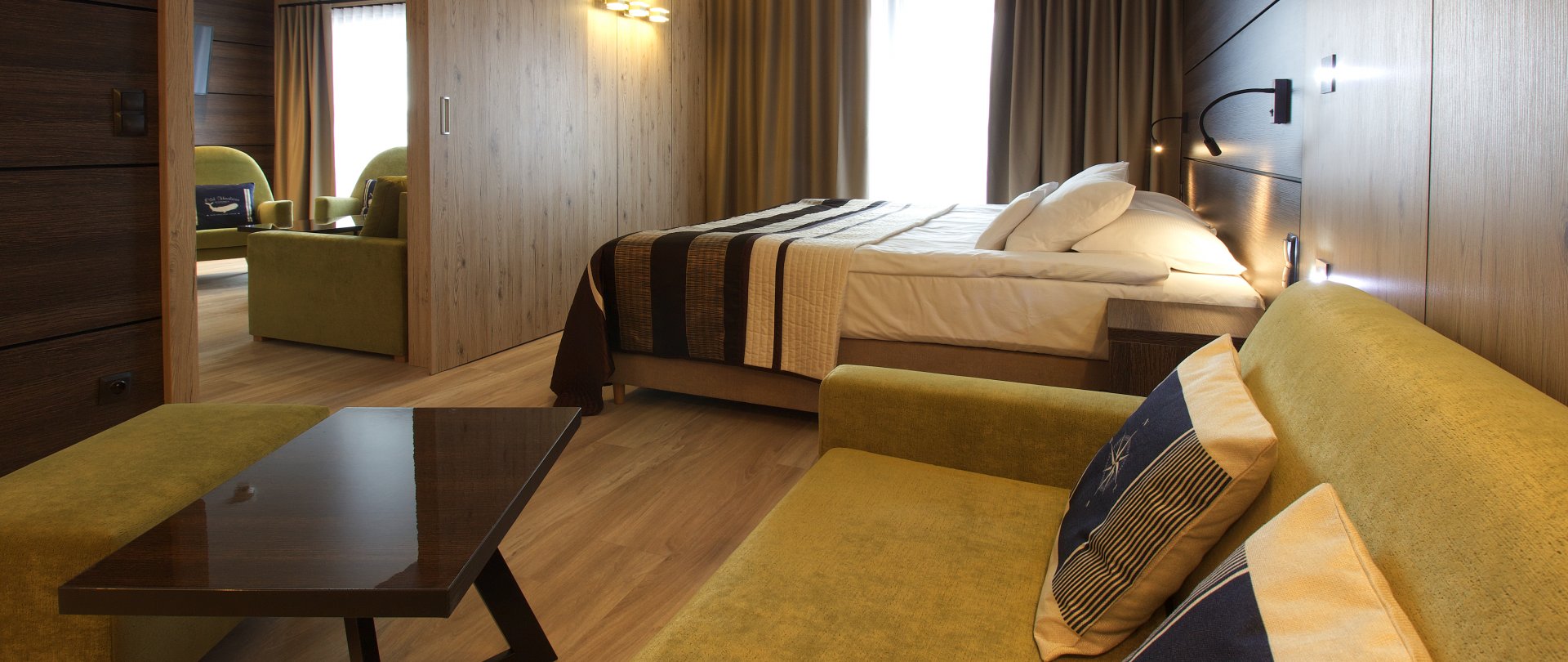 Aparton, Ustka-Przewłoka