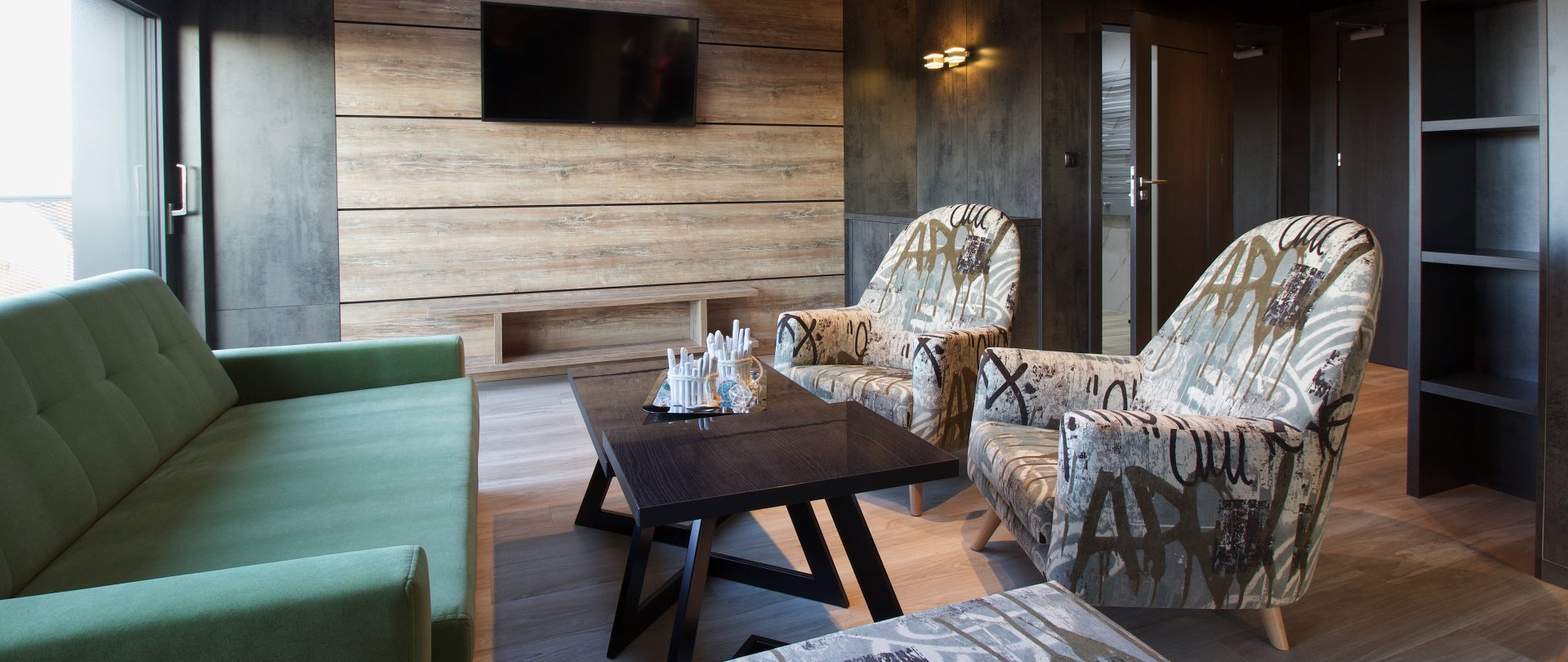 Aparton, Ustka-Przewłoka