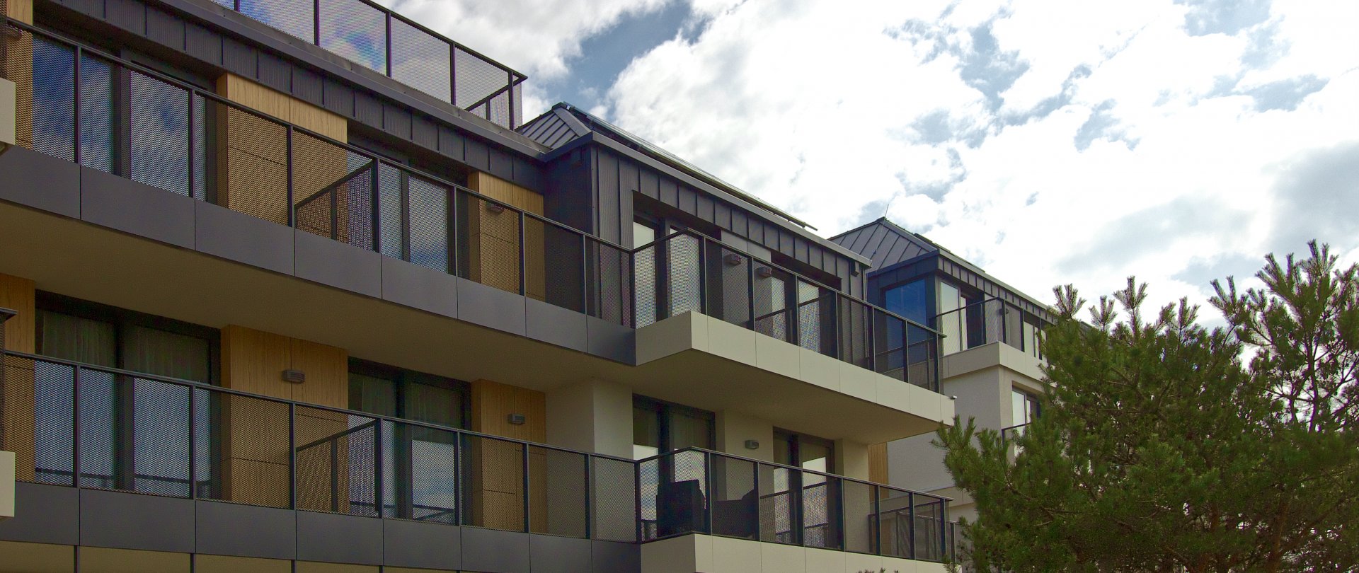 Aparton, Ustka-Przewłoka