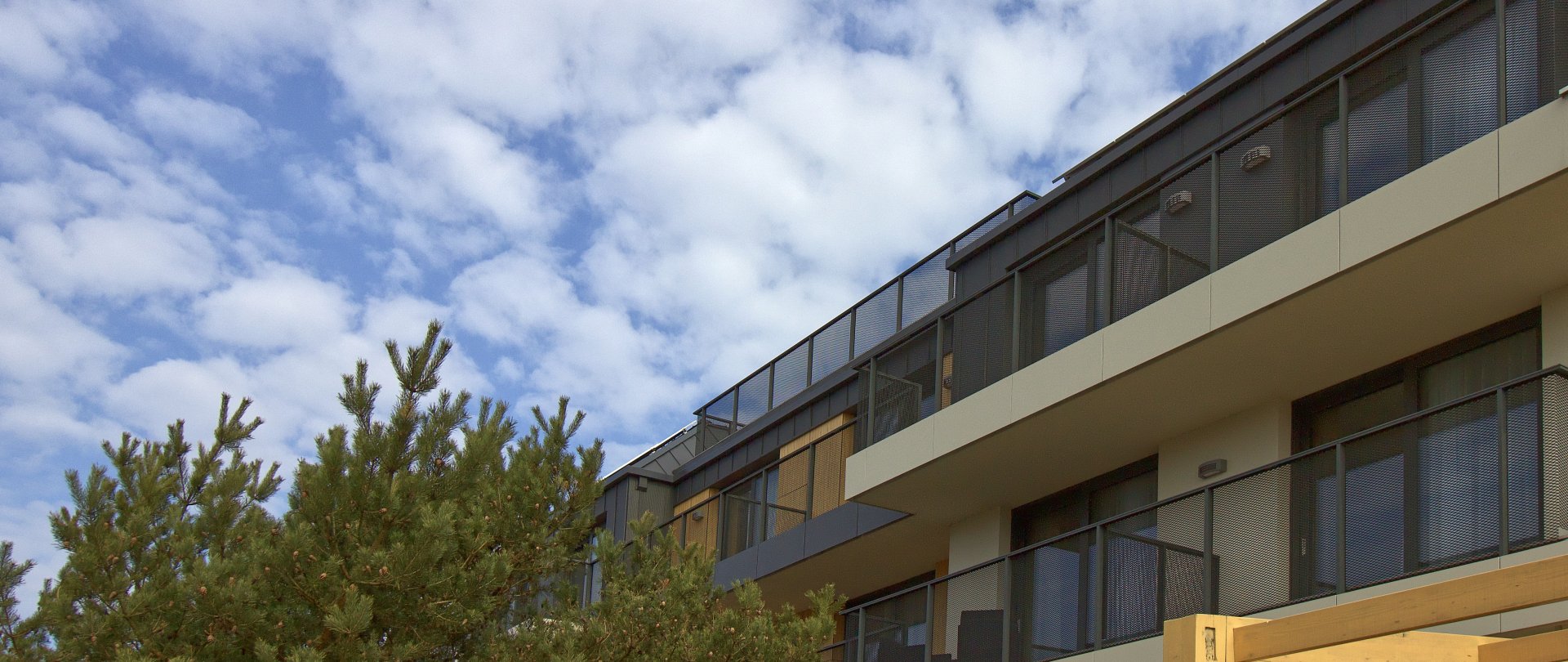 Aparton, Ustka-Przewłoka