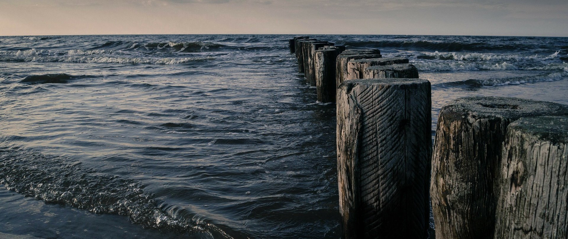 Aparton, Ustka-Przewłoka