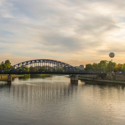  Piłsudski Bridge, one of Krakow's landmarks, connecting the banks of the Vistula