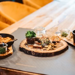 Best lunches in Krakow – fine dining at an elegant restaurant art craft