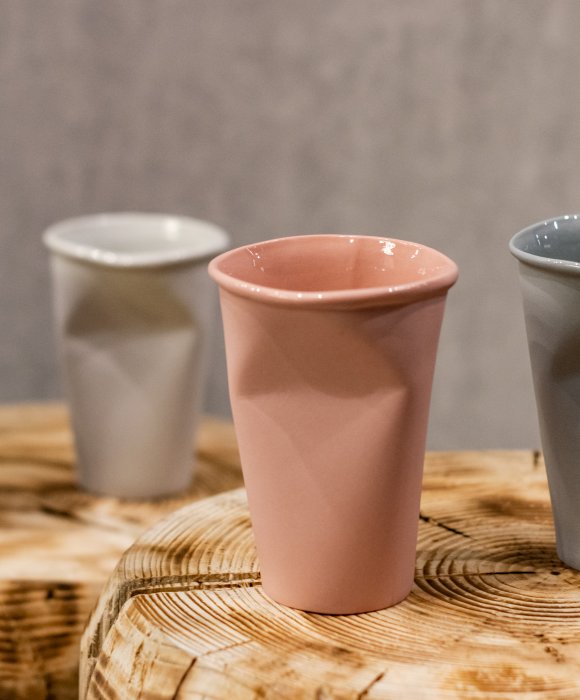 Ręcznie robiona porcelana, która nadaje się do nowoczesnych wnętrz