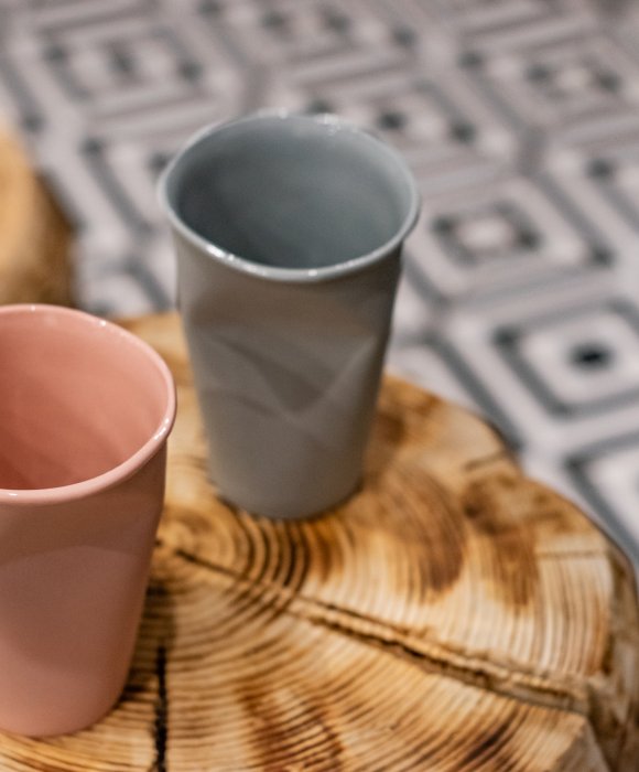 Wypalane naczynia z porcelany w Manufakturze Porcelany – połączenie sztuki i rzemiosła