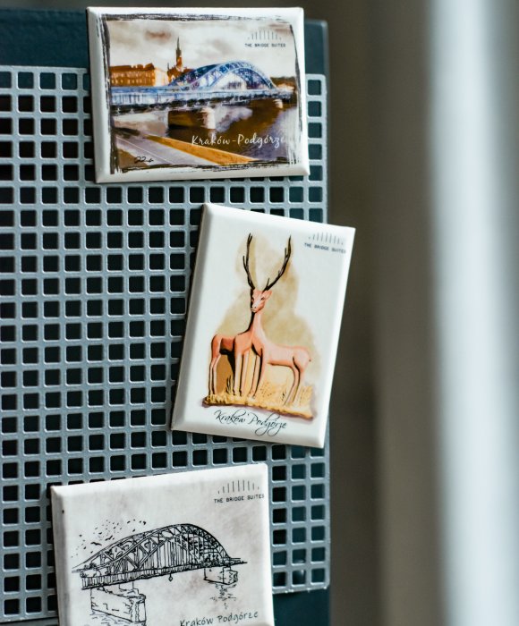 Pamiątkowe magnesy z motywem jeleni z krakowskiego Podgórza