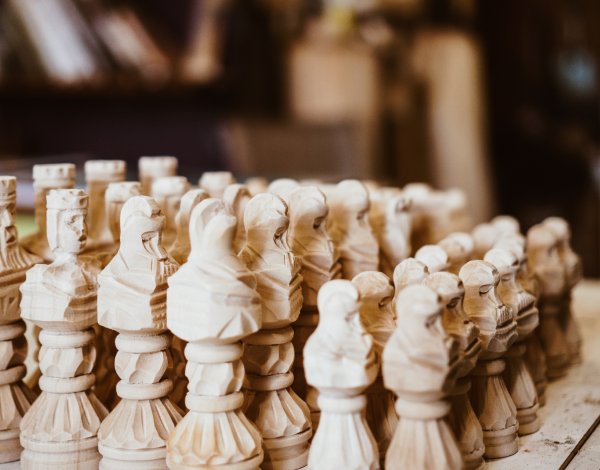 Detale artystycznych figur szachowyc