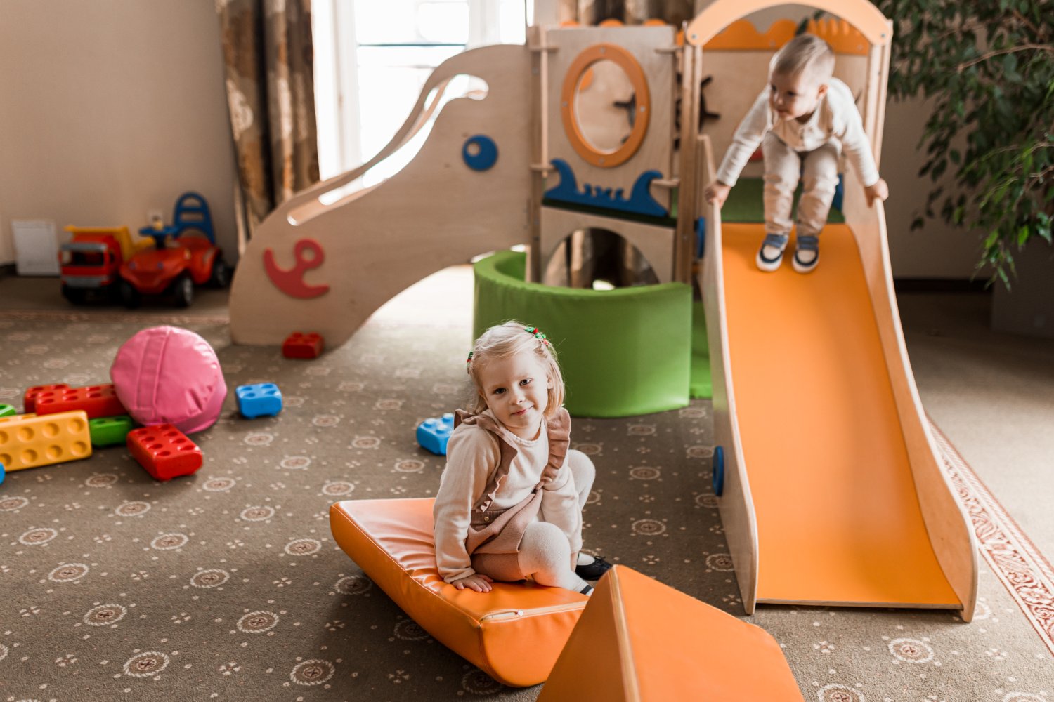 Plac zabaw i sala zabaw dla dzieci