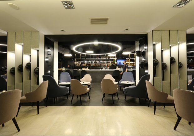 Lobby bar
