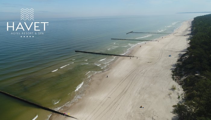 Poranny spacer plażą HAVET Hotel