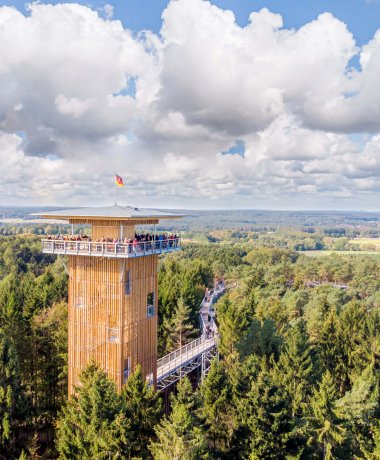 Baumwipfelpfad Heide Himmel