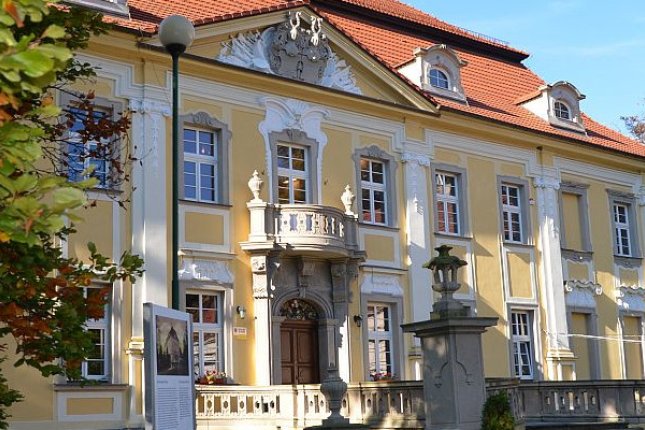 Schulkomplex in Biedrzychowice, Niederschlesien