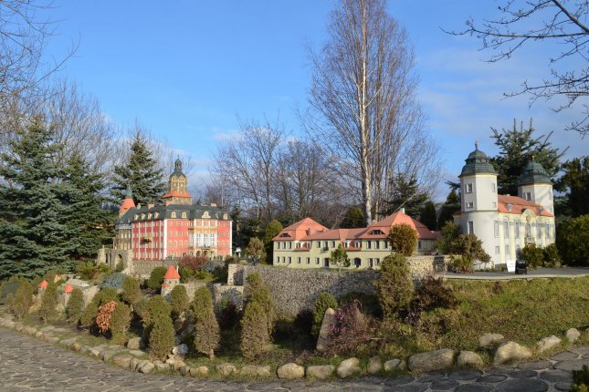 Park Miniatur Zabytków Dolnego Śląska i Bawialnia Pałacowa