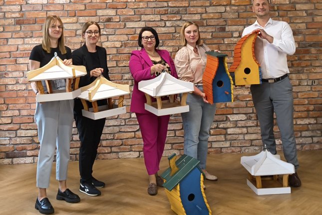 10 Häuser für 10 Vogelfamilien.
