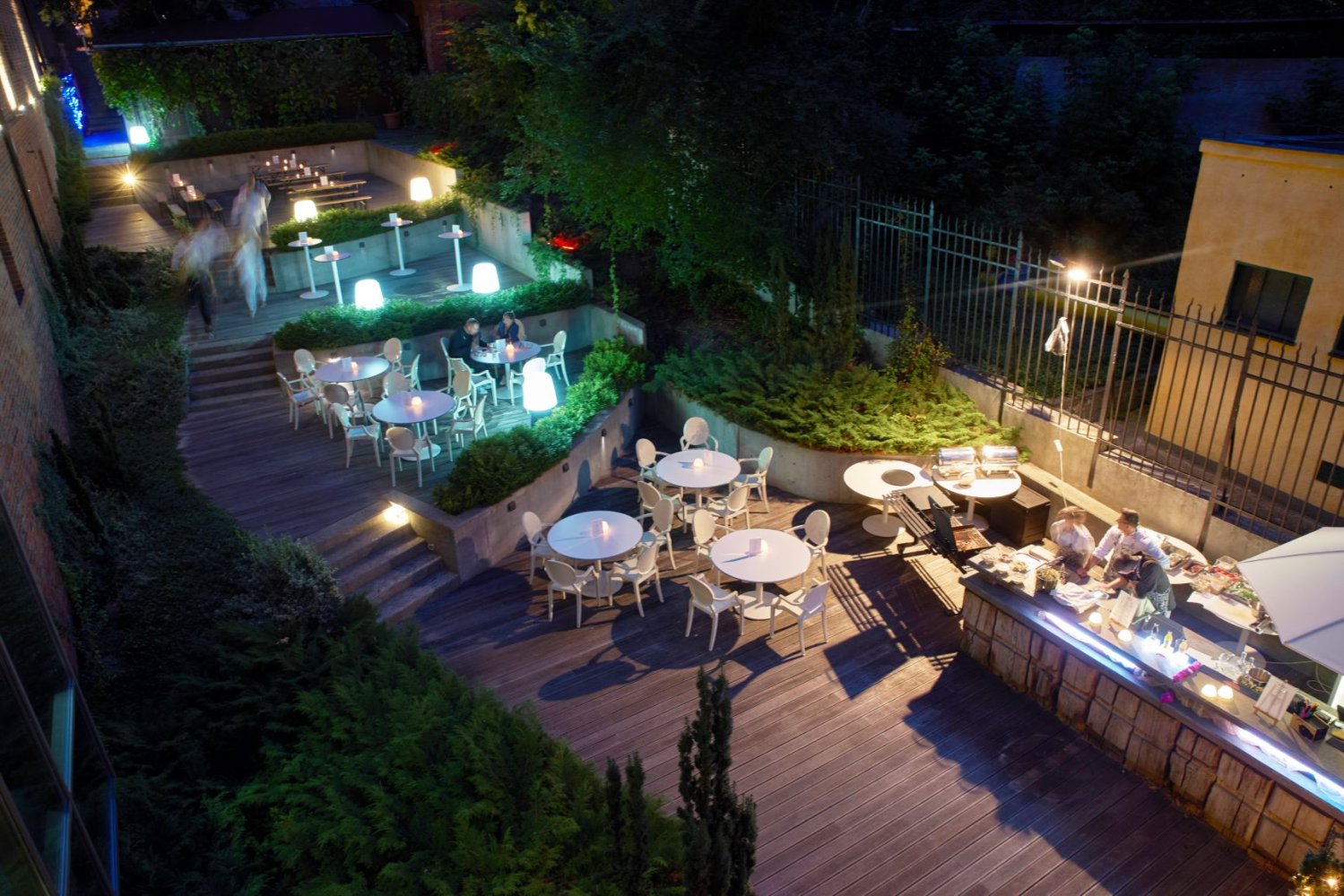 GARDEN PARTY