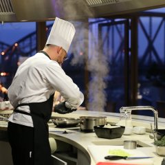 LIVE COOKING