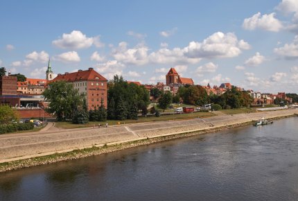 Tel. 56 62 39 404; 504 035 625; konferencje@hotelbulwar.pl”
