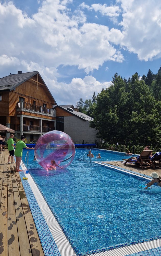 Czym się r&oacute;żni pensjonat od hotelu? Najważniejsze r&oacute;żnice dla turyst&oacute;w