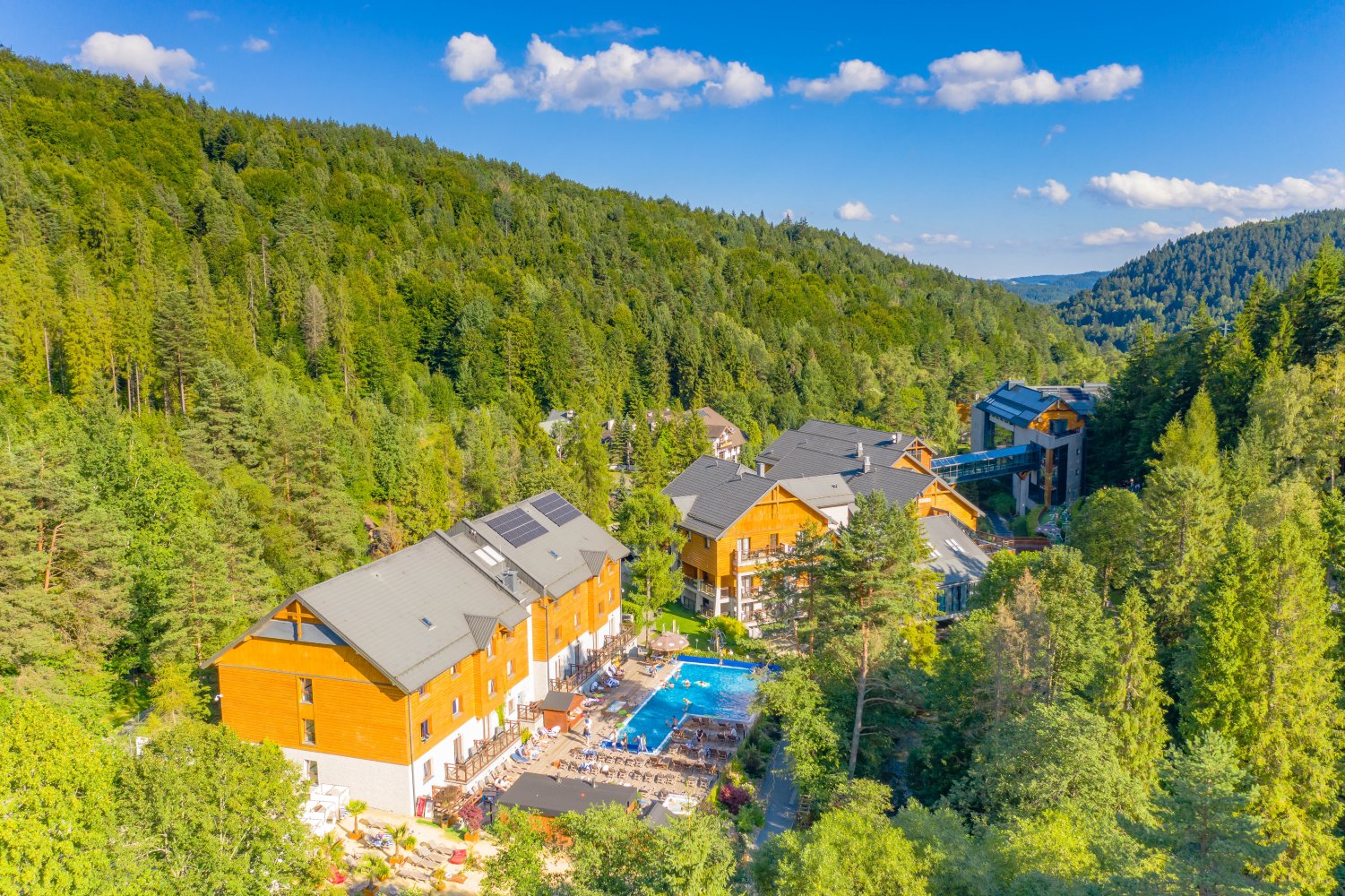 Gdzie na maj&oacute;wkę z dziećmi? Najlepsze kierunki w Polsce