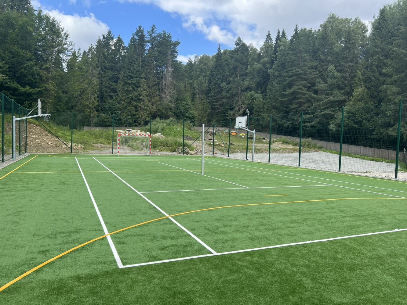 Boisko wielofunkcyjne - otwarte sezonowo