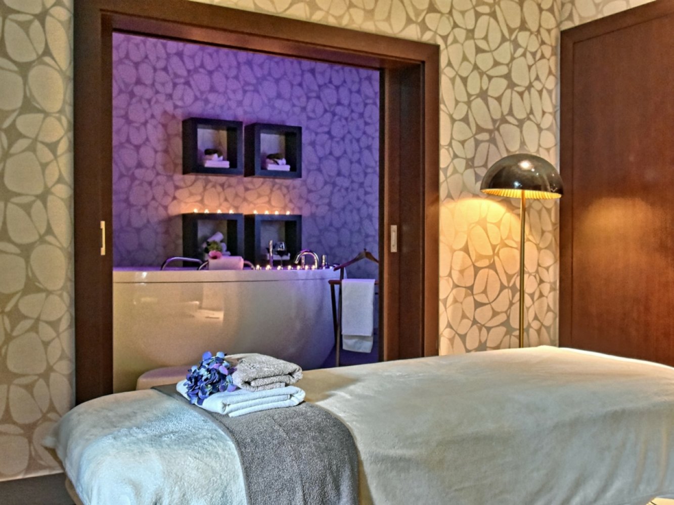 Masaż na cztery ręce. Doświadczenie harmonii i relaksacji