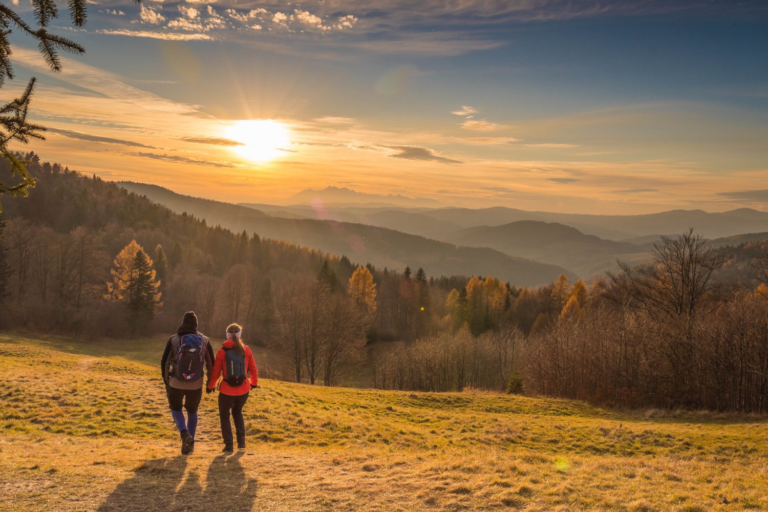 Góry czy morze – jak przedłużyć wakacje po sezonie urlopowym?