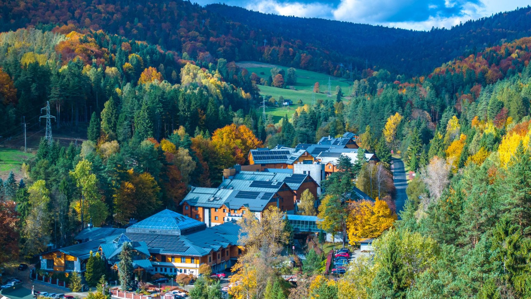 Gdzie wyjechać w październiku w Polsce? Propozycje na jesienny pobyt w g&oacute;rach!