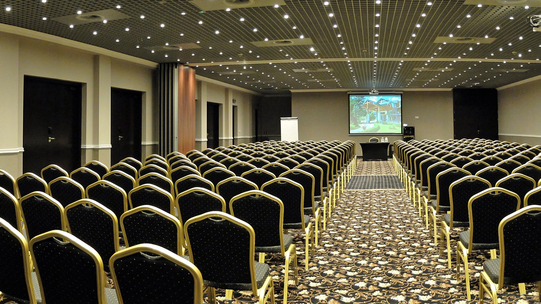 Co zabrać na wyjazd służbowy - lista niezbędnych rzeczy