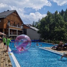 Czym się różni pensjonat od hotelu? Najważniejsze różnice dla turystów