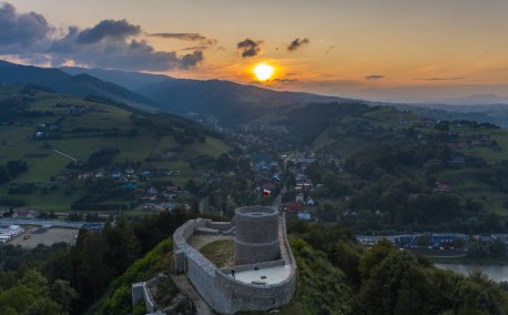 Zamek w Rytrze - odkryj tajemnice ruin królewskiej twierdzy