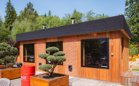 Zewnętrzna strefa SPA - sauna fińska i jacuzzi