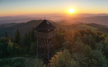 Koziarz (943 m) – szczyt w grzbiecie głównym Pasma Radziejowej w Beskidzie Sądeckim