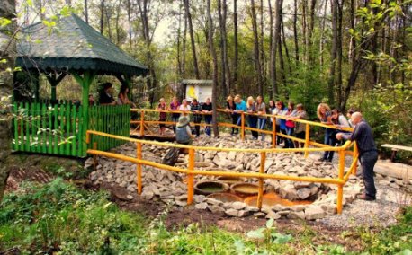Tajemnicze mofety w Polsce: Odkryj naturalne cuda Beskidu Sądeckiego